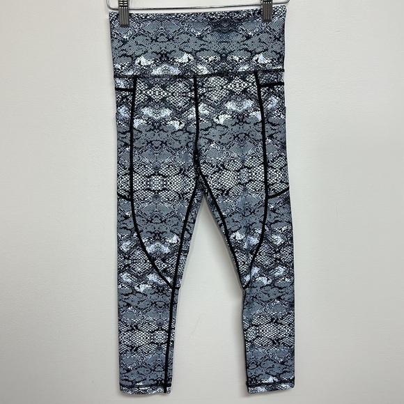 Zyia Active Cobra‎ Snakeskin Pocket Light n Tight Hi-Rise Capri Legging Size 2 - Picture 3 of 8